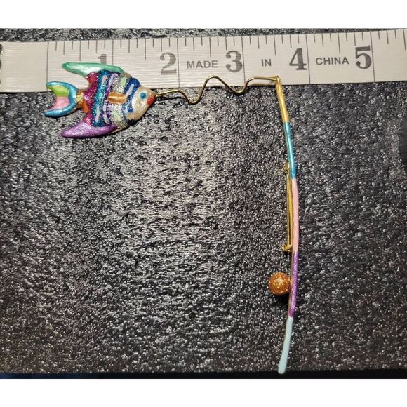 Colorful fishpole with a beautiful catch - Picture 3 of 6